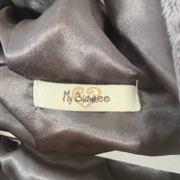 5/$50+FS [12-18m] Charcoal Minky Dot Baby Hooded Cape - Picture 3 of 3